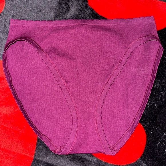 SEAMLESS
Seamless High-Leg Brief Panty - Picture 1 of 3